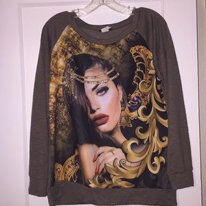 ‼️SALE‼️Long Shirt w/model on it‼️